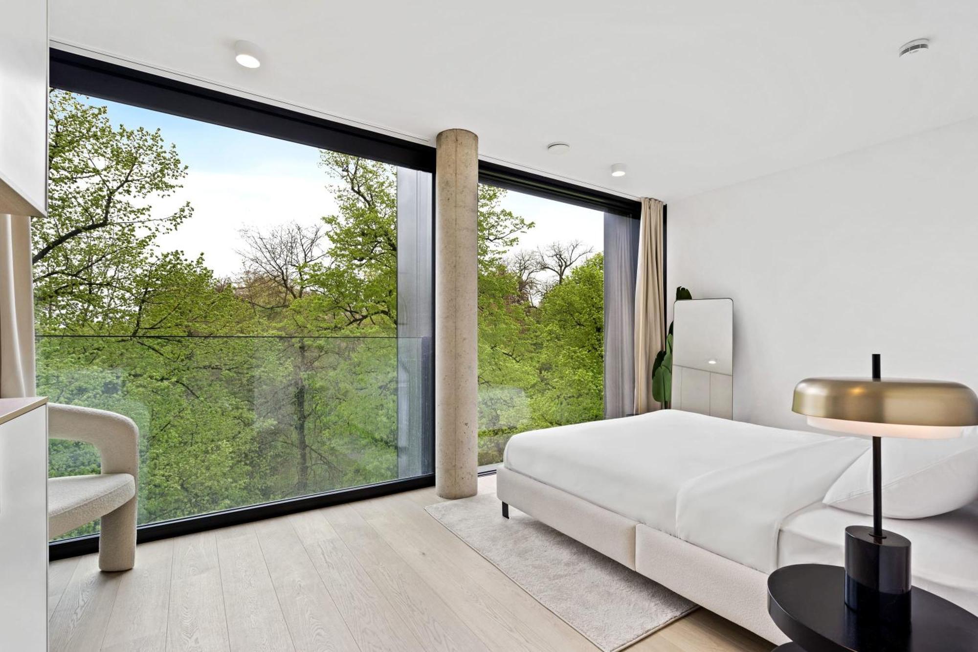 Luxury Haute Haven Queen Bed & Views * Luxemburg